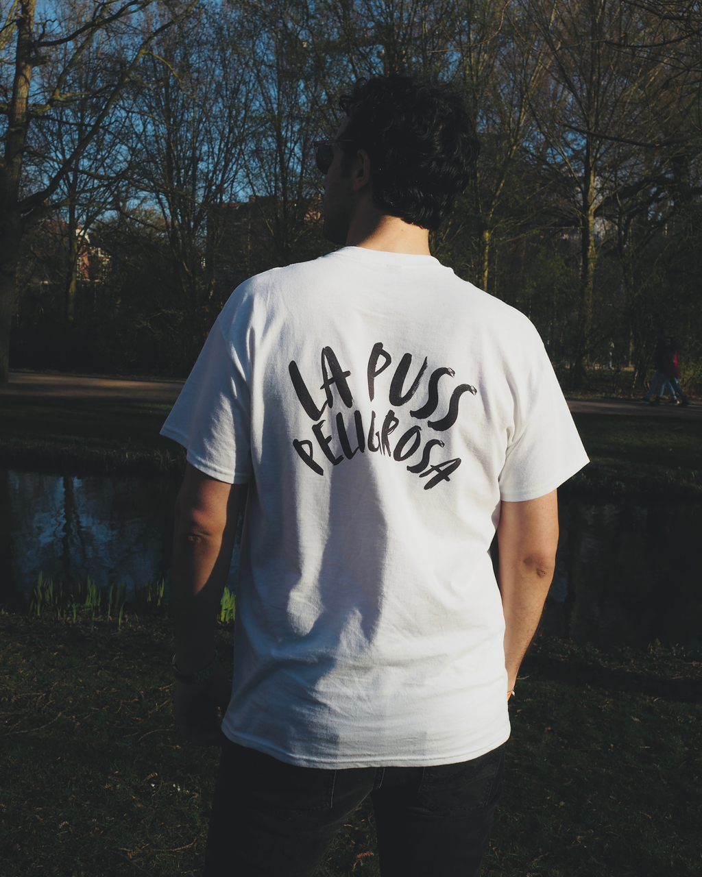 'La Puss Peligrosa' unisex cotton tee