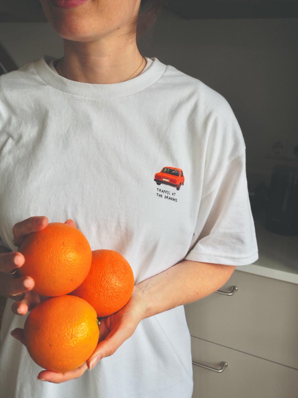 Traffic at the oranges tee
