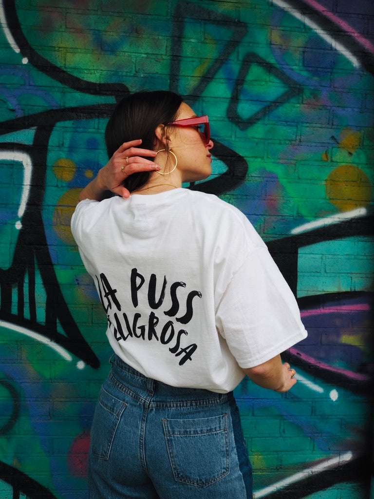 'La Puss Peligrosa' unisex cotton tee