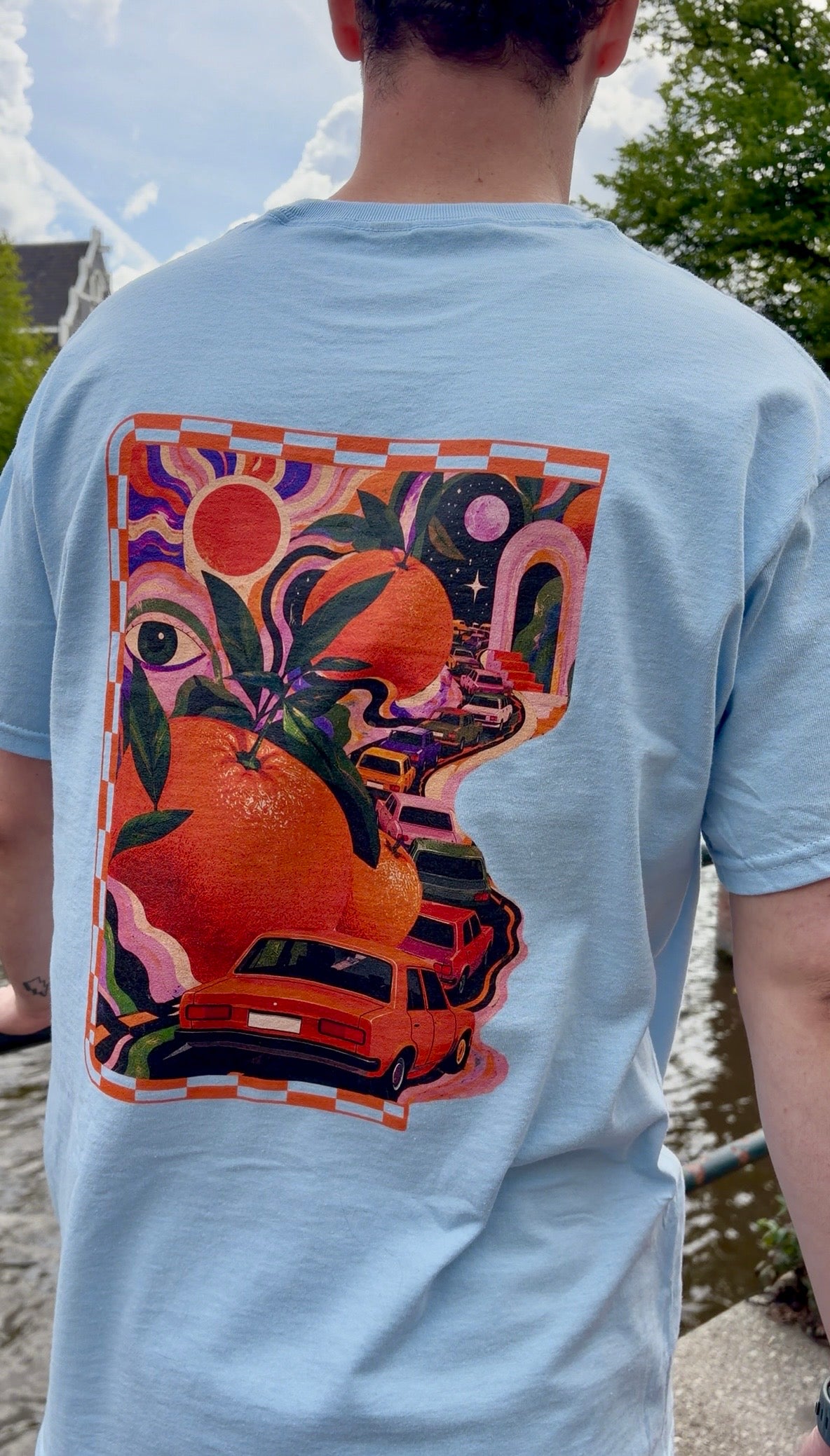 Traffic at the oranges tee