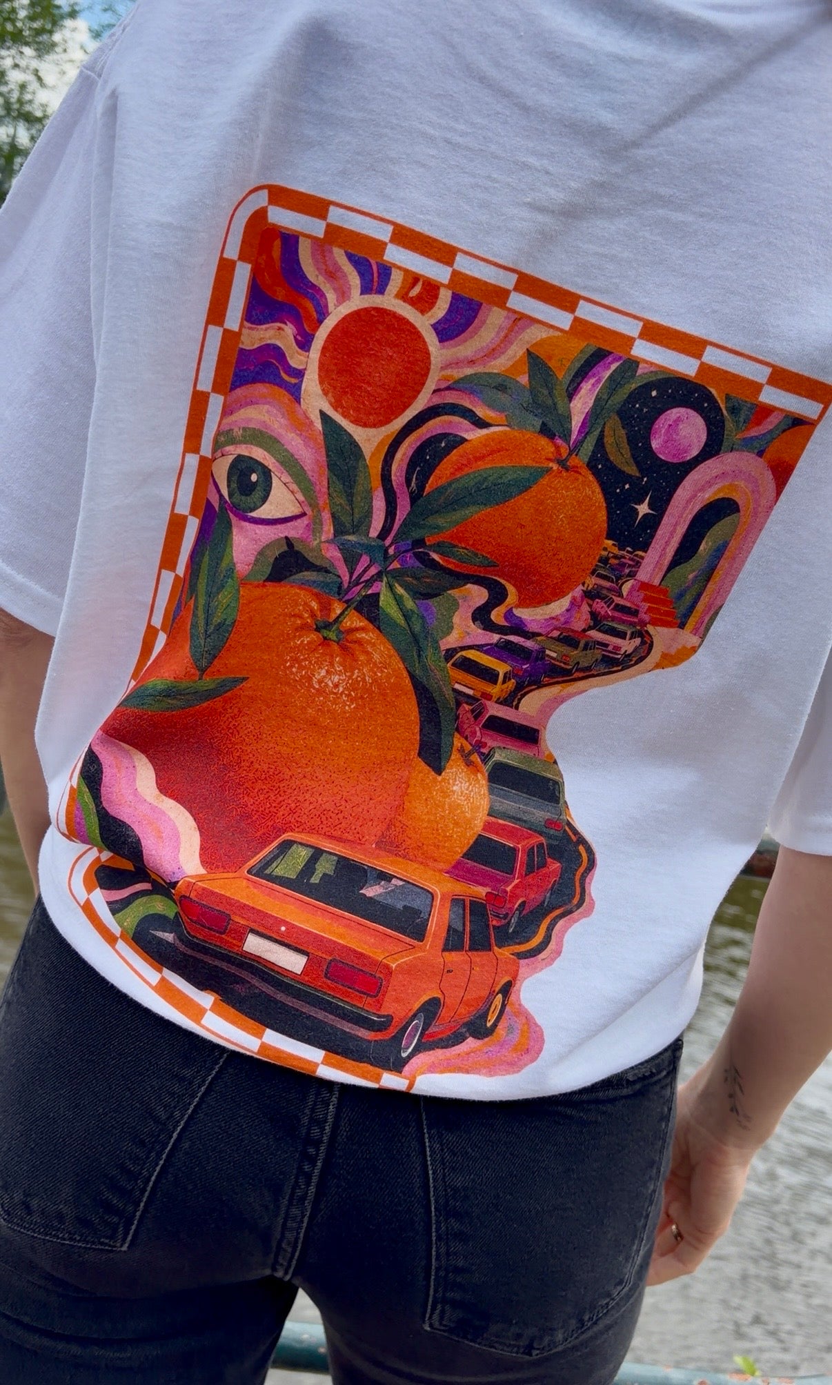Traffic at the oranges tee