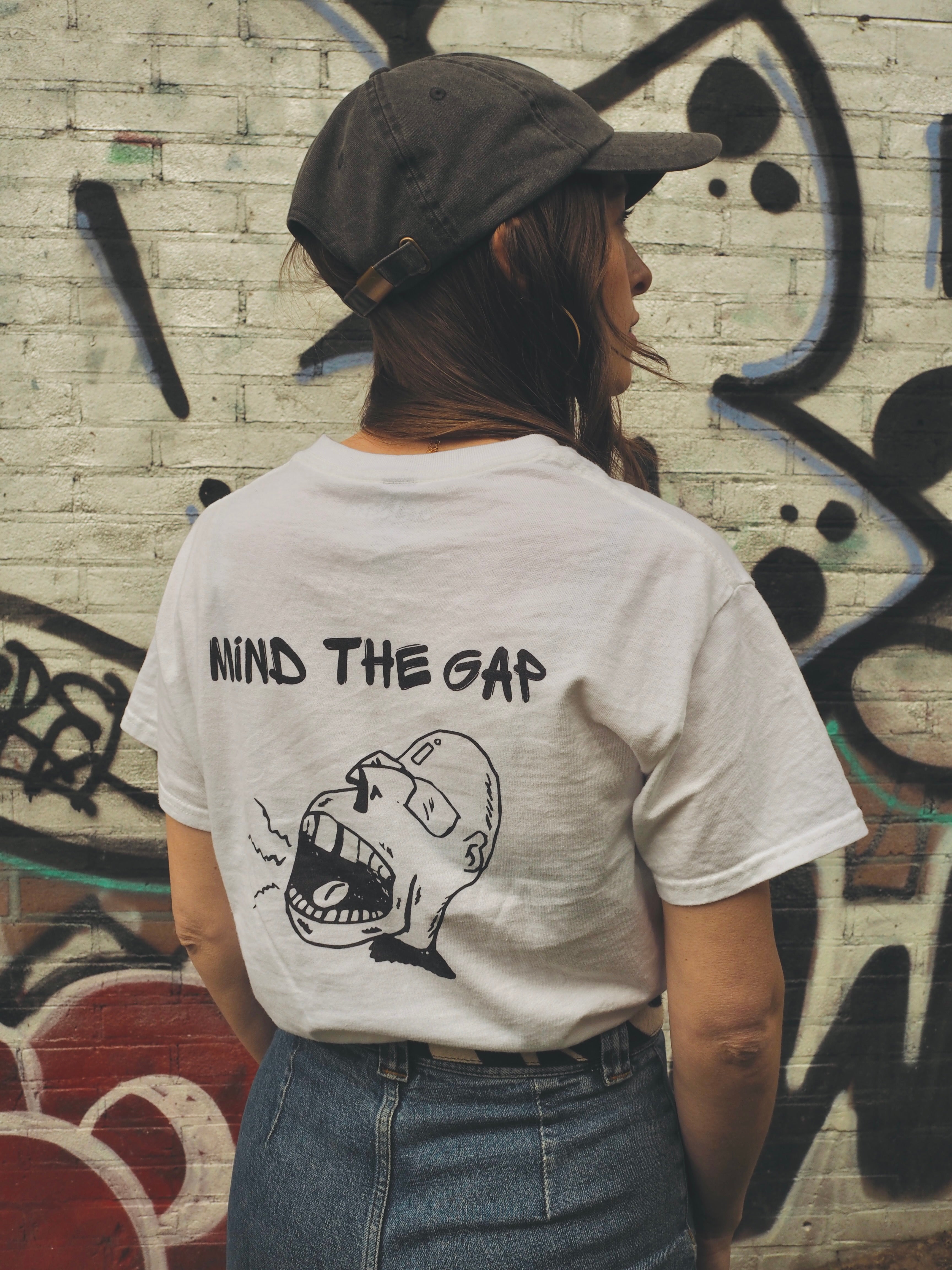 'Mind the gap' unisex cotton tee